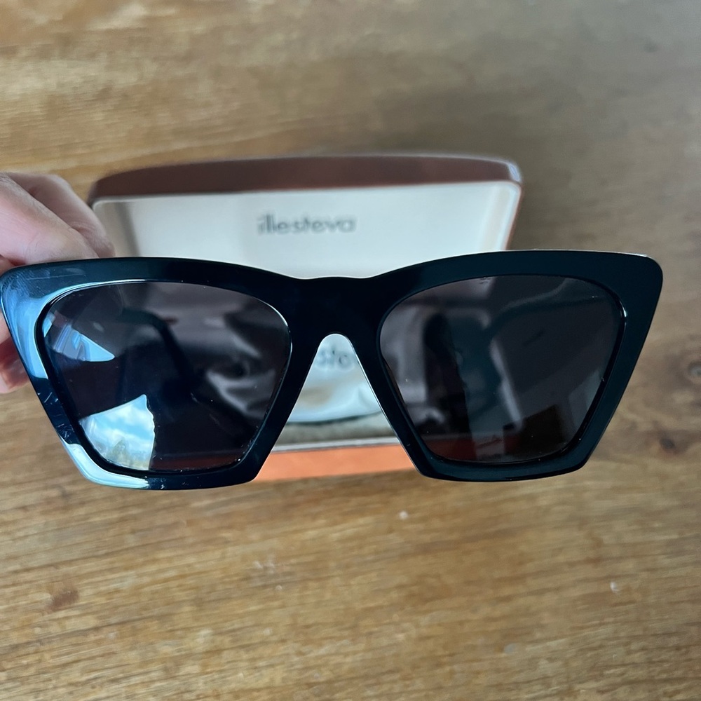 Illesteva Lisbon Sunglasses
